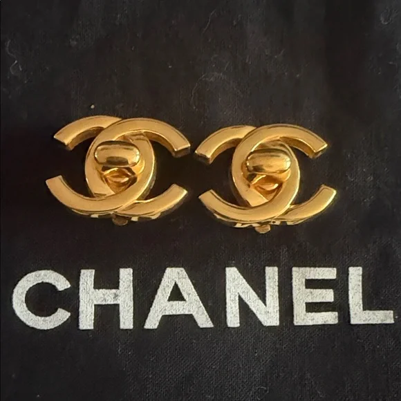 Authentic Vintage 24K Gold Plated Chanel CC Turnlock Clip on Earrings 1996 - Picture 3 of 10